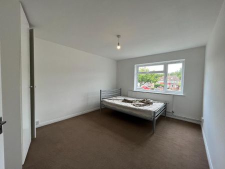 3 bedroom apartment to rent - Photo 2