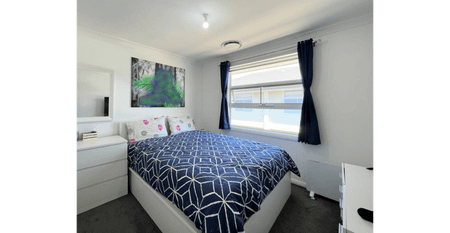 MODERN AND SPACIOUS TOWNHOUSE IN PRIME WERRINGTON LOCATION - Photo 4