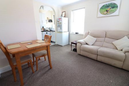 1 bedroom flat to rent - Photo 2