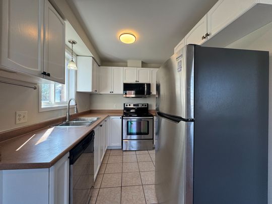 For Lease - 120 Nathan Crescent, Barrie, Ontario - Photo 1