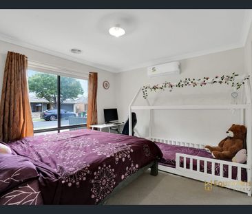 Cosy family home in the heart of Manor Lakes - Photo 4