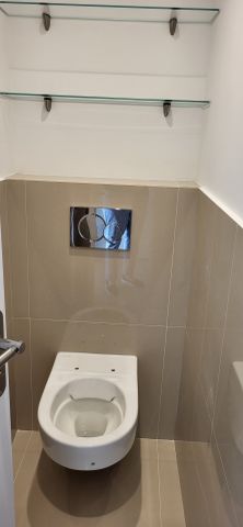 Location Appartement 3 pièces 54m² VILLENEUVE LOUBET 06270 - Photo 2