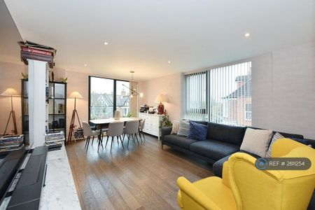 3 bedroom flat to rent - Photo 4