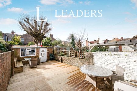 5 bedroom house to rent Fawcett Road, Southsea, PO4 - Photo 4