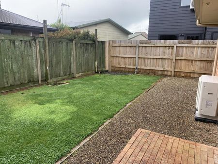 Enticing on Enderley - Photo 2