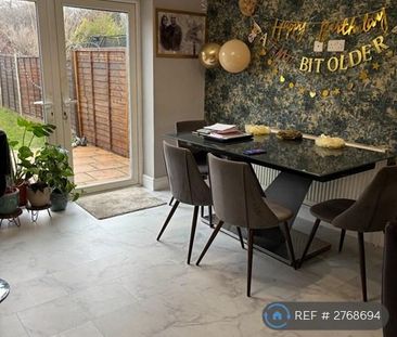 4 bedroom semi-detached house to rent - Photo 3