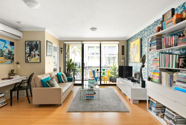 Chic Urban Two-Bedroom Apartment - Photo 1