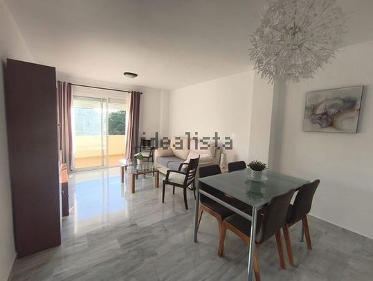 Alquiler de piso en Calle Hotel Pontinental - Photo 1