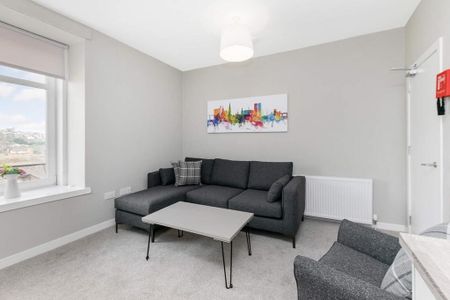 3 bedroom flat to rent - Photo 4