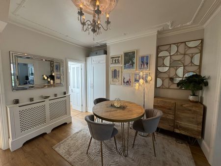 Beautifully Renovated 3-Bed Victorian Home in well-connected South London – 6 month let - Photo 2