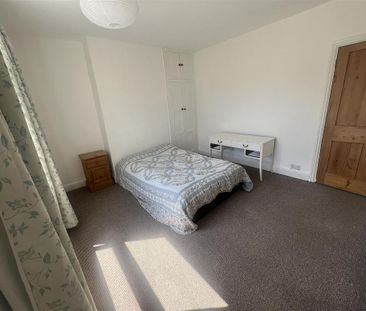 2 bedroom end of terrace house to rent - Photo 4