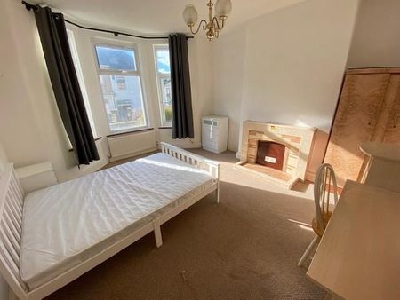 Green Park Avenue, Plymouth - Photo 2