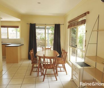 3 Bedroom Townhouse with air conditioning and pool in complex - Photo 5