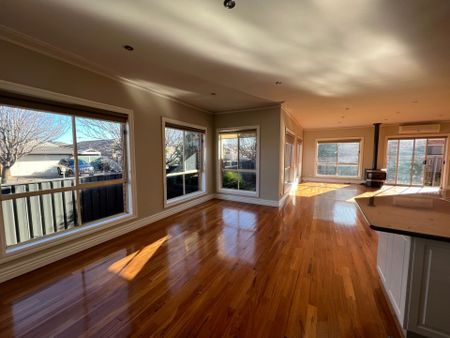 Neat & Tidy Family Home - Photo 4