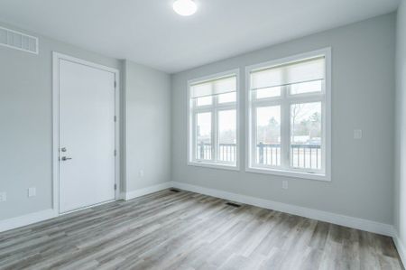 For Lease - 550 Brealey Drive Unit# 18, Peterborough, Ontario - Photo 5