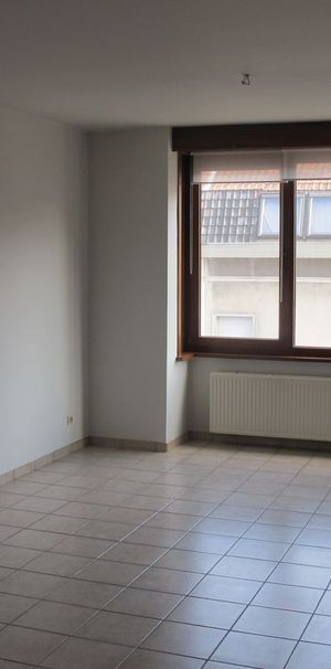 Centraal gelegen appartement met 2 slpk, terras en parking. - Foto 1