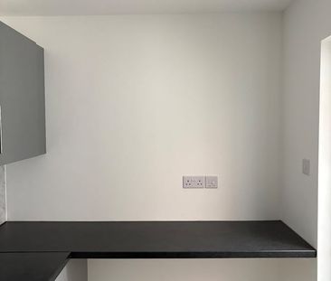 3 Bed Terraced House, Leonard Street, NG6 - Photo 4