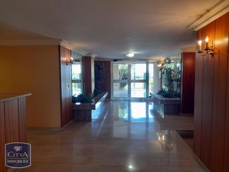 Location Appartement 1 pièce 29m² ST LAURENT DU VAR 06700 - Photo 4