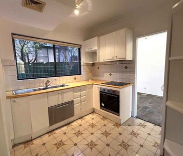Terrific Townhouse! - Photo 6