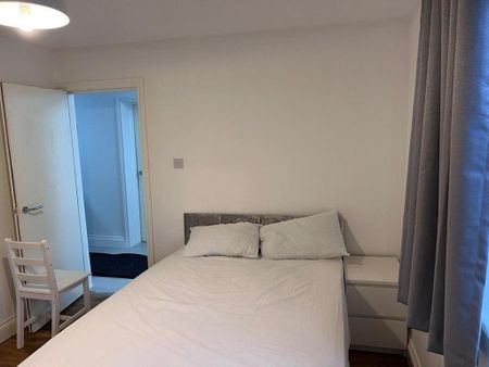 6 bedroom terraced house to rent - Photo 4