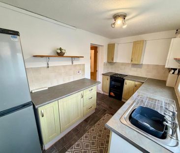 2 bedroom terraced house to rent - Photo 2