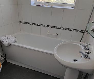 2 bedroom property to rent - Photo 1