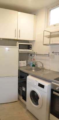 1 bedroom property to rent in Southall - Photo 1