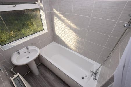1 bedroom in a house share to rent - Photo 5