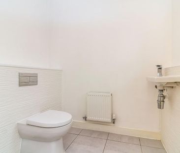 3 bedroom terraced house to rent - Photo 5