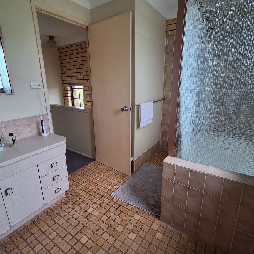 Charming Townhouse in Heart of Redcliffe - Photo 1