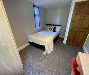 4 bedroom terraced house to rent - Photo 1