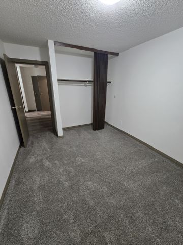 Spacious recently renovated ground floor 2 Bedroom Apartment - Photo 5