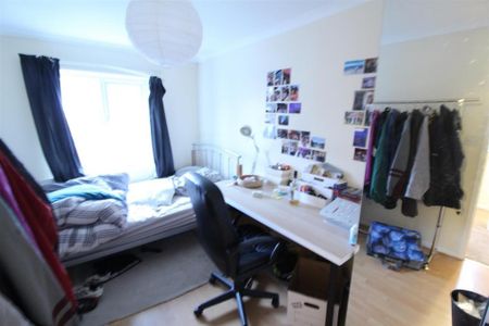 2 bedroom semi-detached house to rent - Photo 3