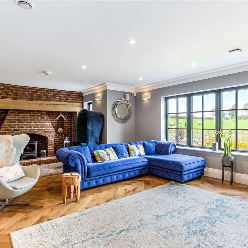 A beautifully designed family home - Photo 1