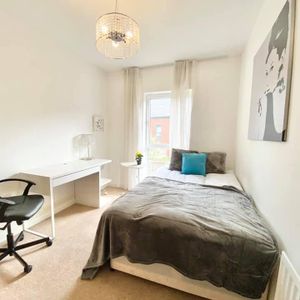 1 bedroom in a house share to rent - Photo 2