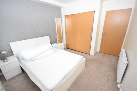 3 bedroom flat to rent - Photo 5