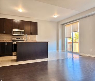 For Lease - 205 Laker Court, Newmarket, Ontario - Photo 3