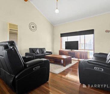 Stylish & Convenient 3-Bedroom Gem in Central Pakenham - Photo 5