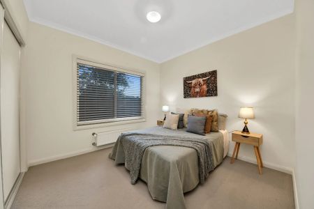 6 Eltham Parade, Manor Lakes. - Photo 4