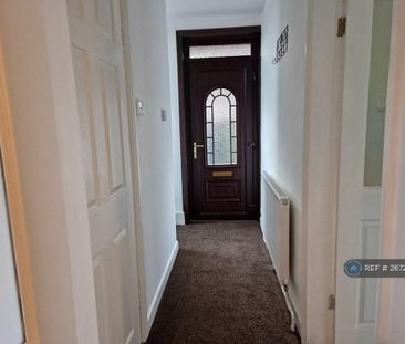 3 bedroom semi-detached house to rent - Photo 6