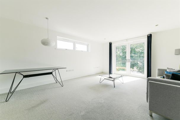 To Let 2 Bed Apartment - Photo 1