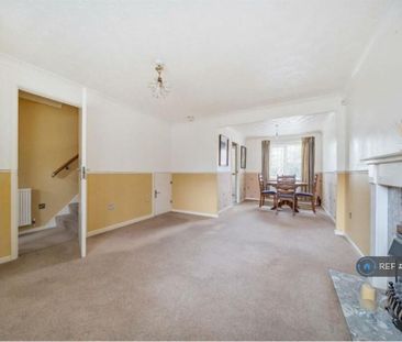 3 bedroom semi-detached house to rent - Photo 2