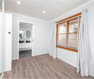 43 Newdegate Street, Deakin ACT 2600 - House For Rent | Domain - Photo 2