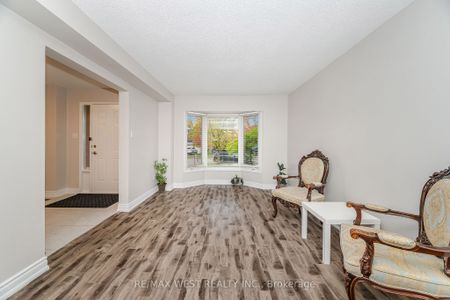 For Lease - 86 Dina Road, Vaughan, Ontario - Photo 2