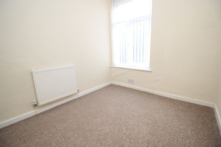 3 Bedroom End of Terrace - Photo 2