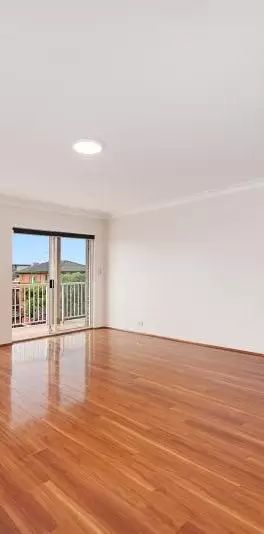 Apartment with 3 bedrooms, 2 bathrooms & parking for 1 car - Photo 1