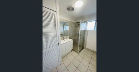 Perfect Location - beautifully renovated home. Family dream - Photo 4