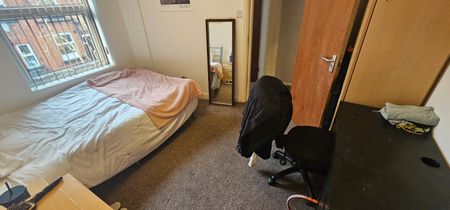 6 Bed - 9 Hessle Terrace, Hyde Park, Leeds - LS6 1EQ - Student - Photo 2