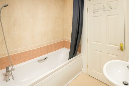 6 Bed Terraced House, Parnell Road, BS16 - Photo 3