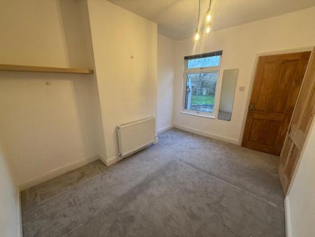2 bedroom end of terrace house to rent - Photo 3